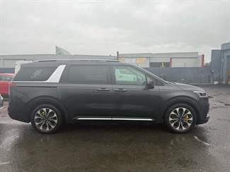 2021 Kia Carnival - Thumbnail