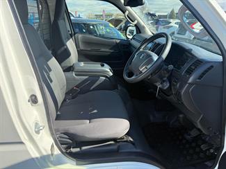 2019 Toyota HIACE - Thumbnail