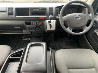 2014 Toyota HIACE - Thumbnail