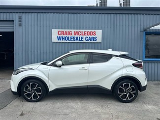 2017 Toyota C-HR - Thumbnail