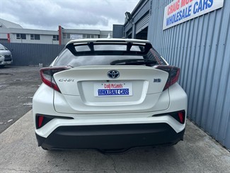 2017 Toyota C-HR - Thumbnail