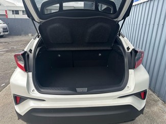 2017 Toyota C-HR - Thumbnail