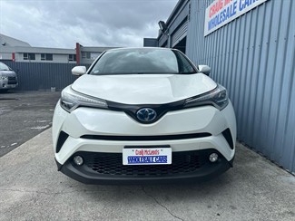 2017 Toyota C-HR - Thumbnail
