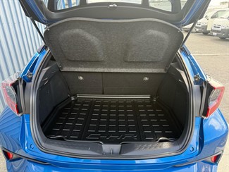 2017 Toyota C-HR - Thumbnail