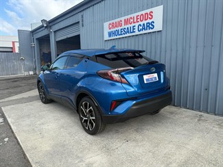 2017 Toyota C-HR - Thumbnail