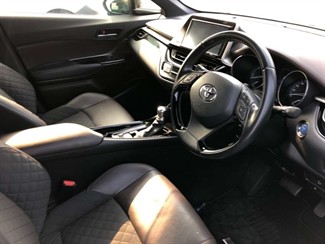 2017 Toyota C-HR - Thumbnail