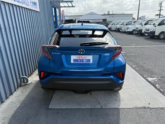 2017 Toyota C-HR - Thumbnail
