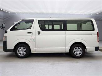 2018 Toyota HIACE - Thumbnail