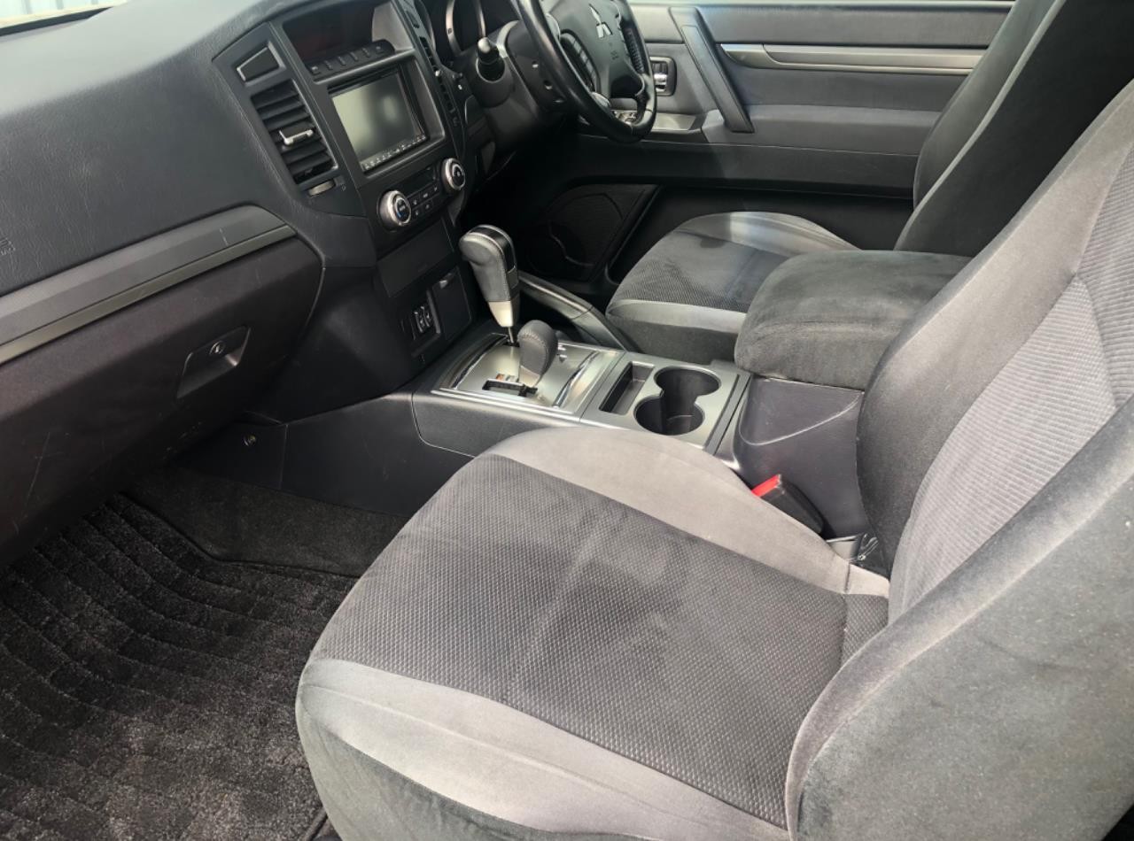 2006 Mitsubishi PAJERO