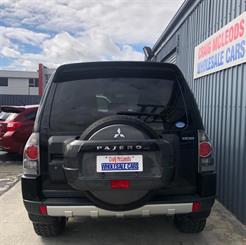 2006 Mitsubishi PAJERO - Thumbnail