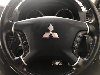 2006 Mitsubishi PAJERO - Thumbnail