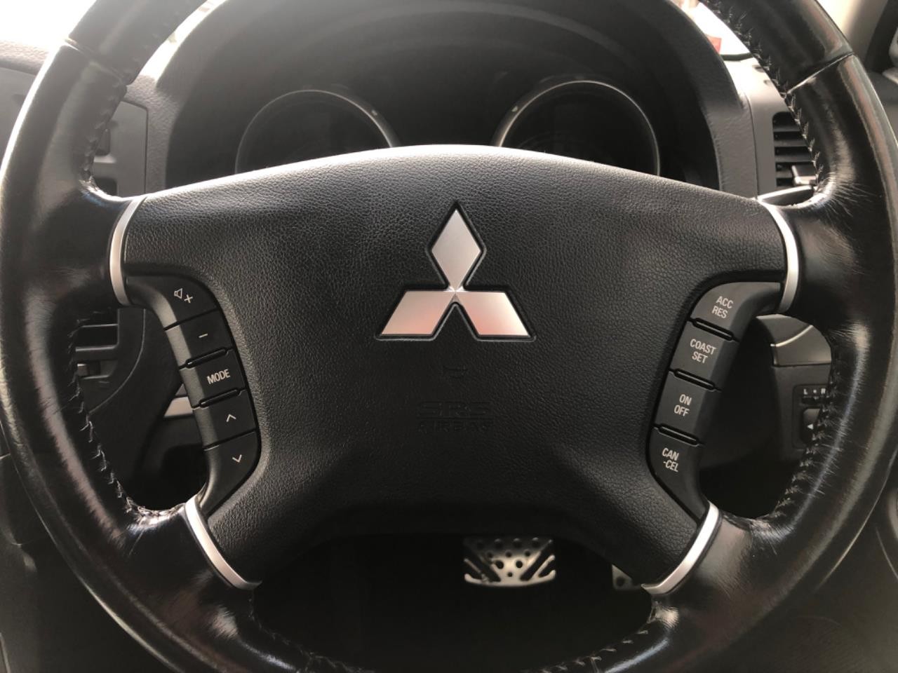 2006 Mitsubishi PAJERO