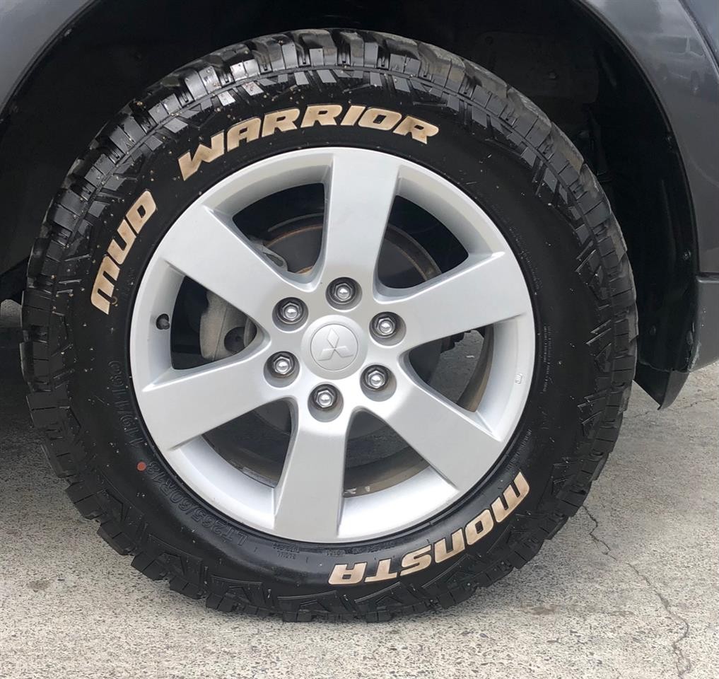 2006 Mitsubishi PAJERO