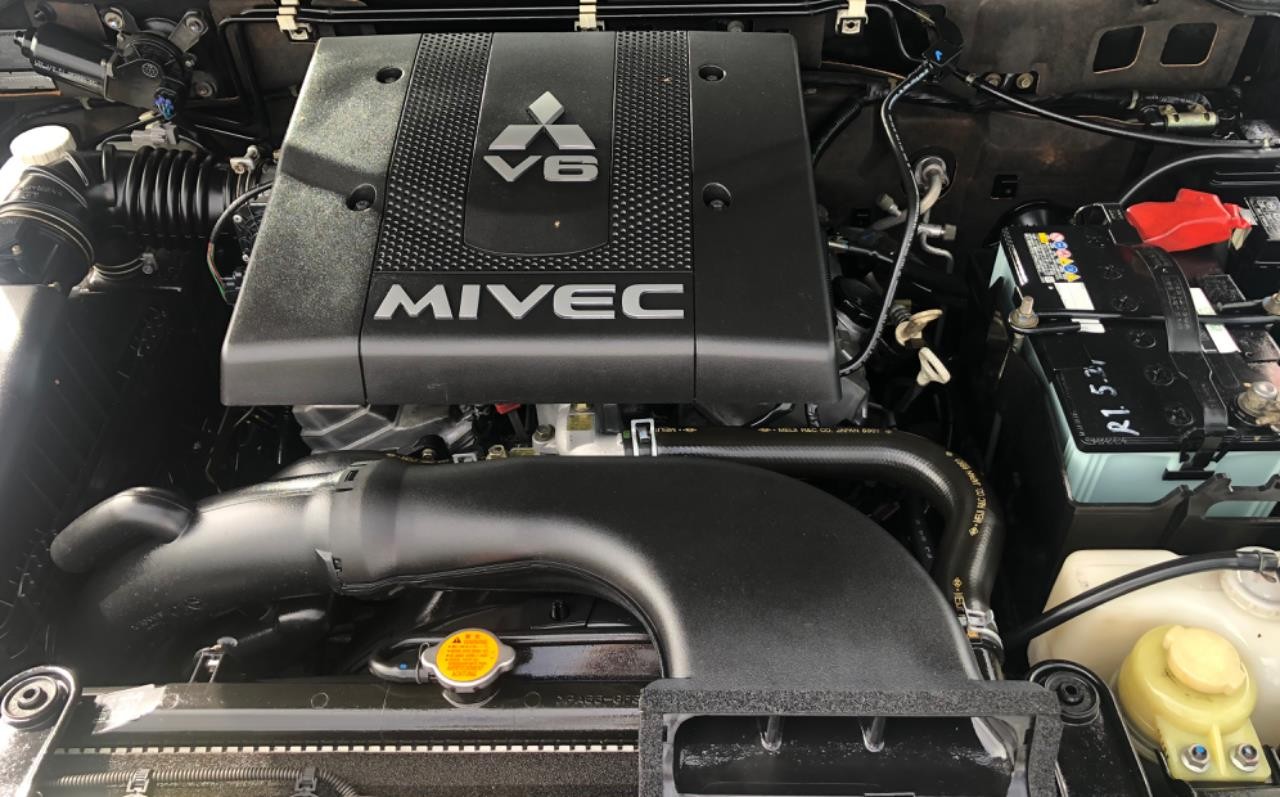 2006 Mitsubishi PAJERO