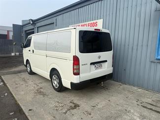 2022 Toyota HIACE - Thumbnail