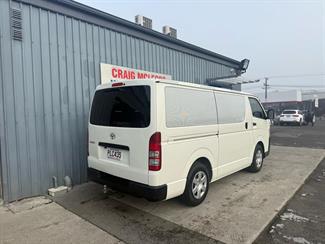 2022 Toyota HIACE - Thumbnail