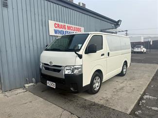 2022 Toyota HIACE - Thumbnail