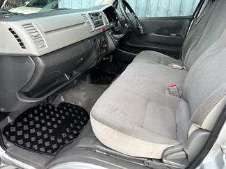 2010 Toyota HIACE - Thumbnail