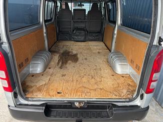 2010 Toyota HIACE - Thumbnail