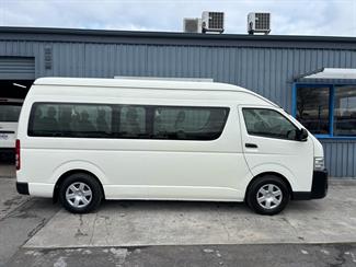 2020 Toyota HIACE - Thumbnail