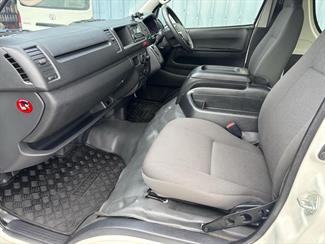2020 Toyota HIACE - Thumbnail