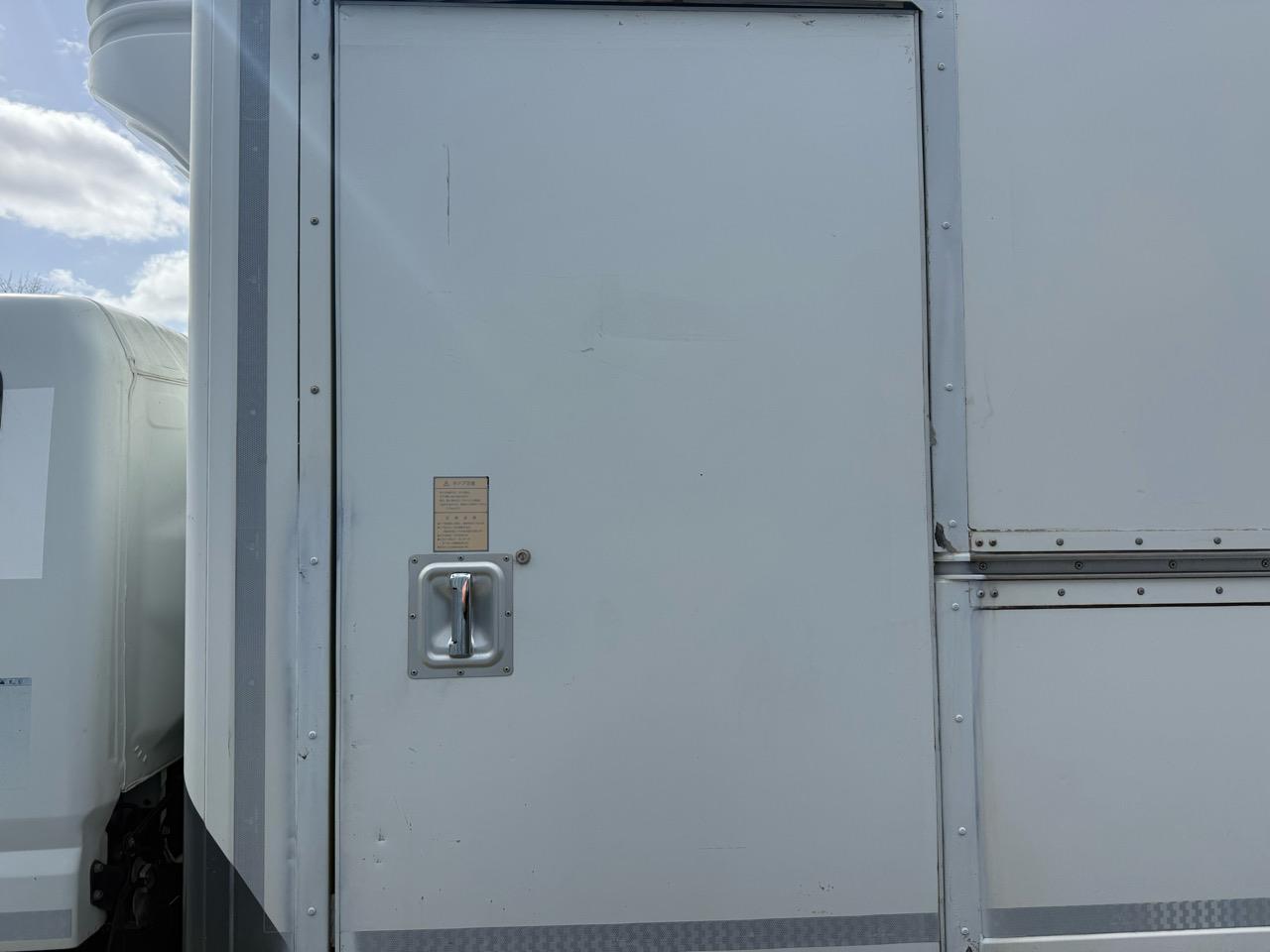 2014 Mitsubishi Canter