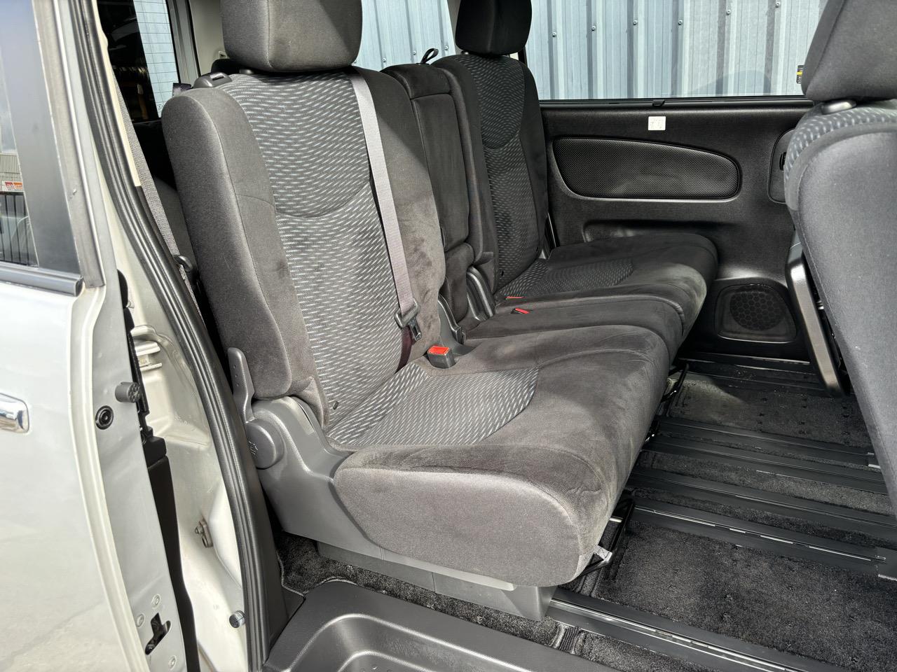 2013 Nissan SERENA