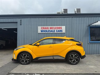 2017 Toyota C-HR - Thumbnail