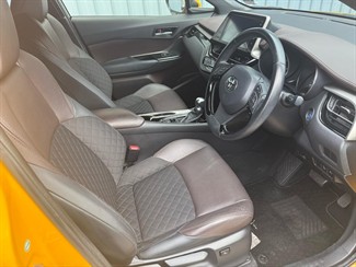 2017 Toyota C-HR - Thumbnail