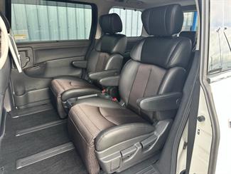 2017 Nissan Elgrand - Thumbnail
