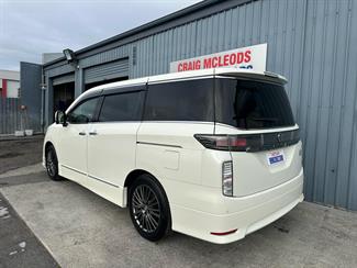 2017 Nissan Elgrand - Thumbnail