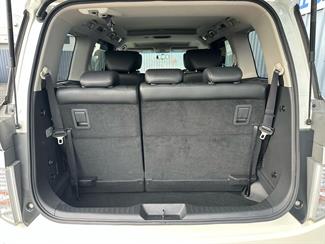 2017 Nissan Elgrand - Thumbnail