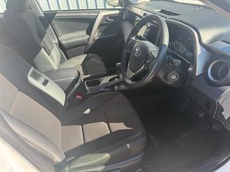 2018 Toyota RAV4 - Thumbnail