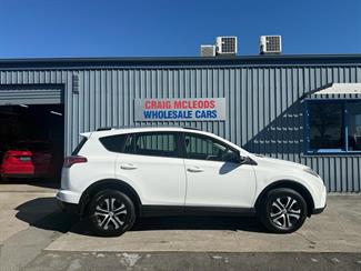 2018 Toyota RAV4 - Thumbnail