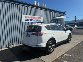 2018 Toyota RAV4 - Thumbnail