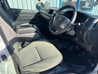 2018 Toyota HIACE - Thumbnail
