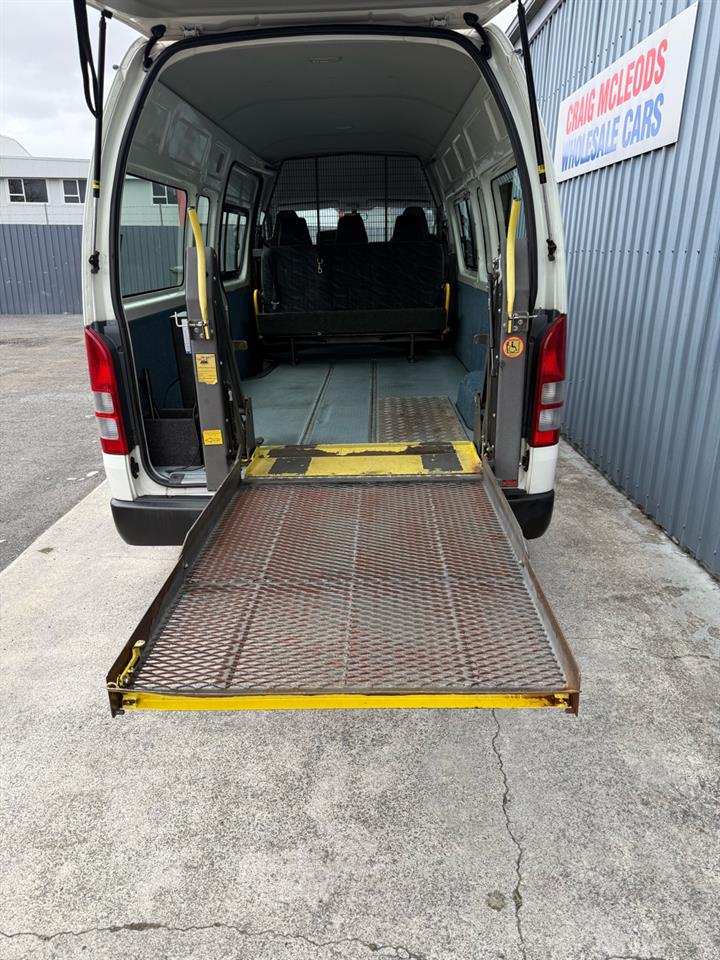 2006 Toyota HIACE