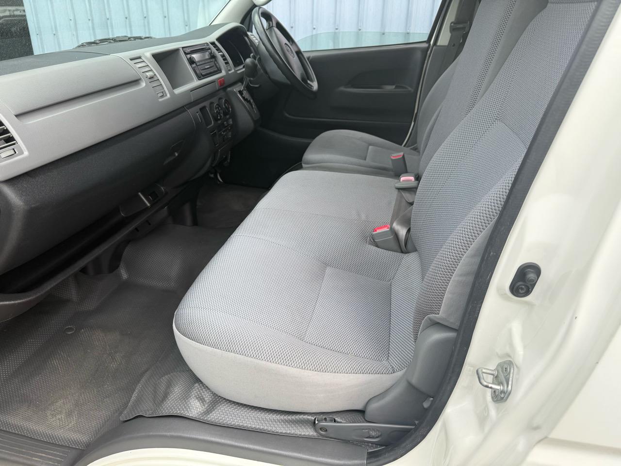 2006 Toyota HIACE