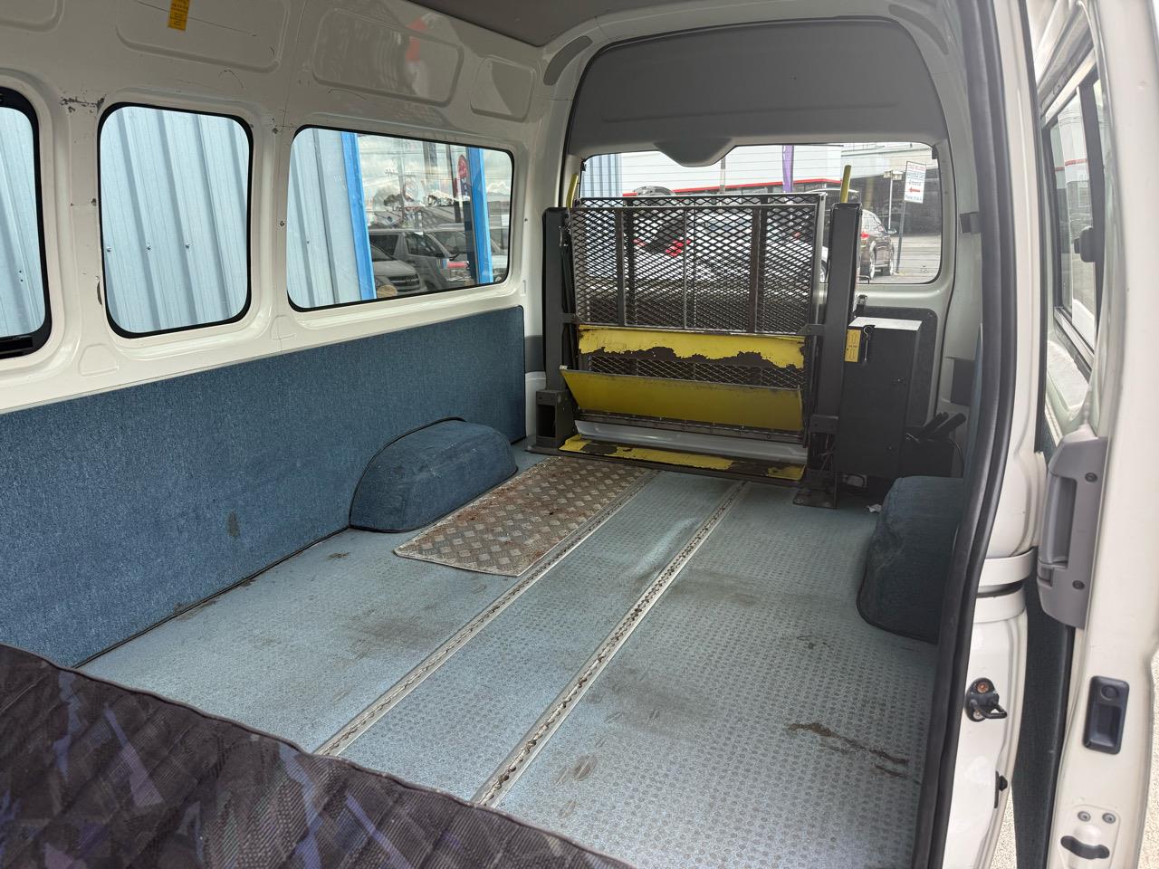 2006 Toyota HIACE