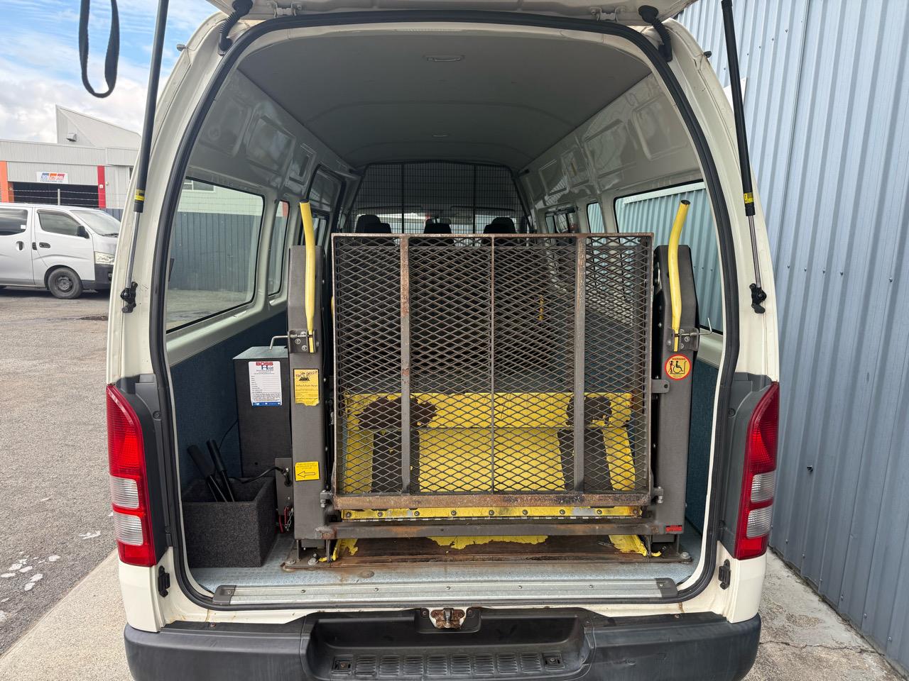 2006 Toyota HIACE