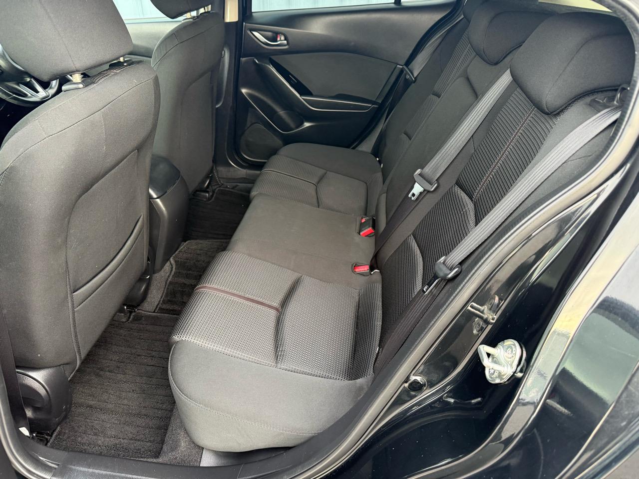 2017 Mazda Axela