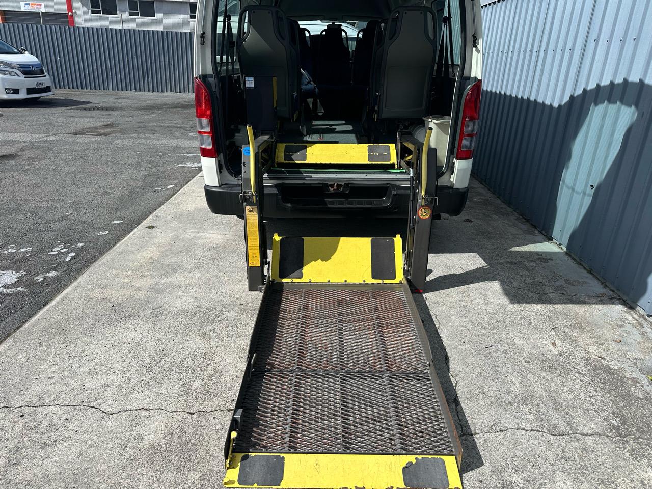 2006 Toyota HIACE