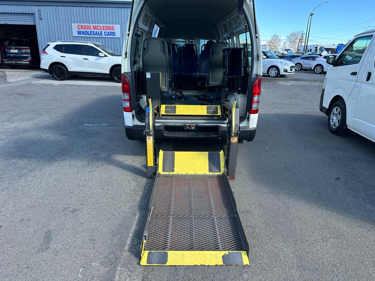 2006 Toyota HIACE