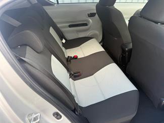 2012 Toyota Aqua - Thumbnail