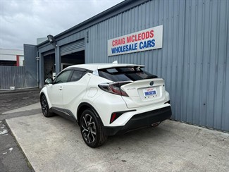 2017 Toyota C-HR - Thumbnail