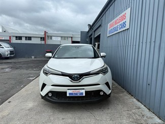 2017 Toyota C-HR - Thumbnail