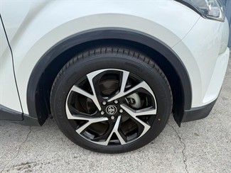 2017 Toyota C-HR - Thumbnail