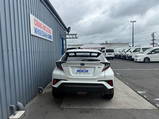 2017 Toyota C-HR - Thumbnail