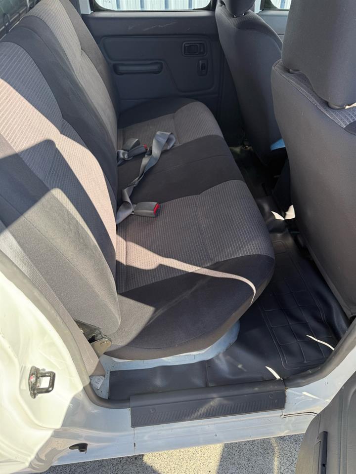 2010 Nissan NAVARA