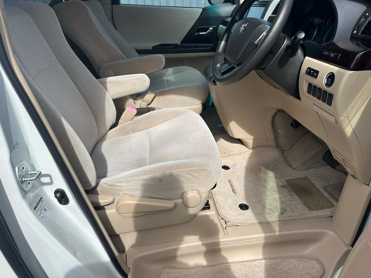 2014 Toyota Vellfire